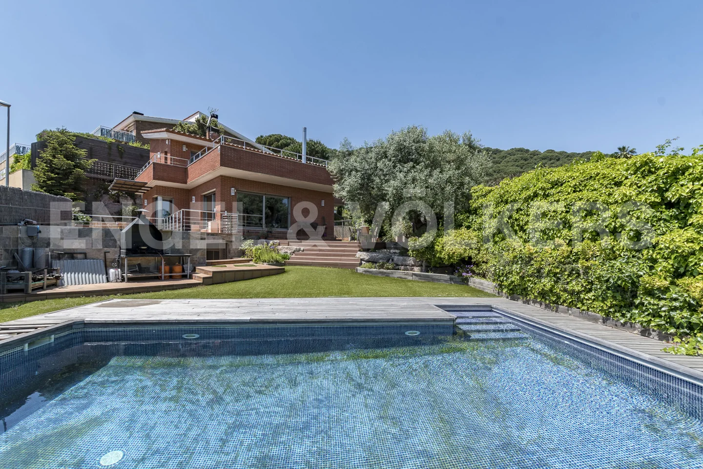 Luxury villa in Argentona with sea views