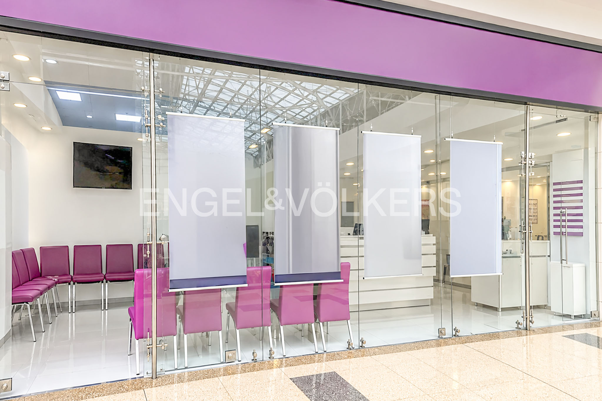 Local Comercial Rentado en Centro Comercial Santafé  Inversión en Bogotá