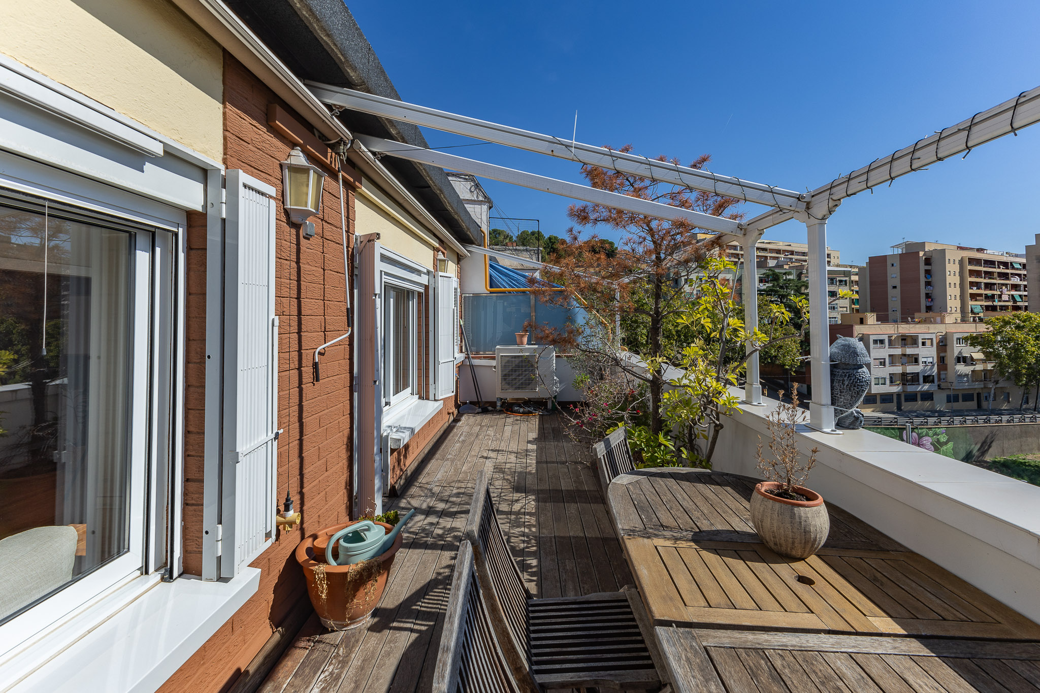 Fantastic penthouse with a large terrace in central Horta.