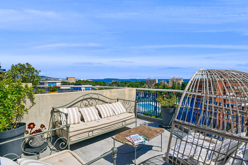 Rare ! Appartement 3/4 pièces vue mer, toit terrasse, jardin, plage à pied