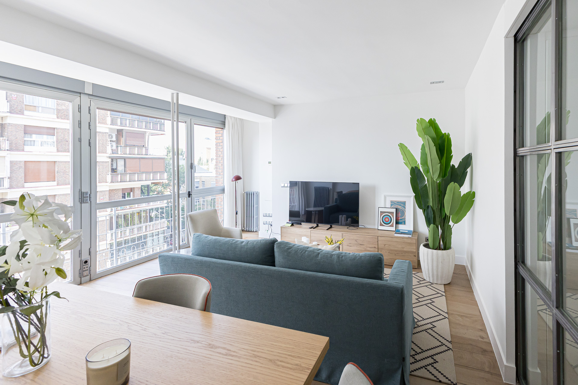 Bright, modern, furnished 2-bedroom, 2-bath in El Viso. Available for short- and long-term stays.