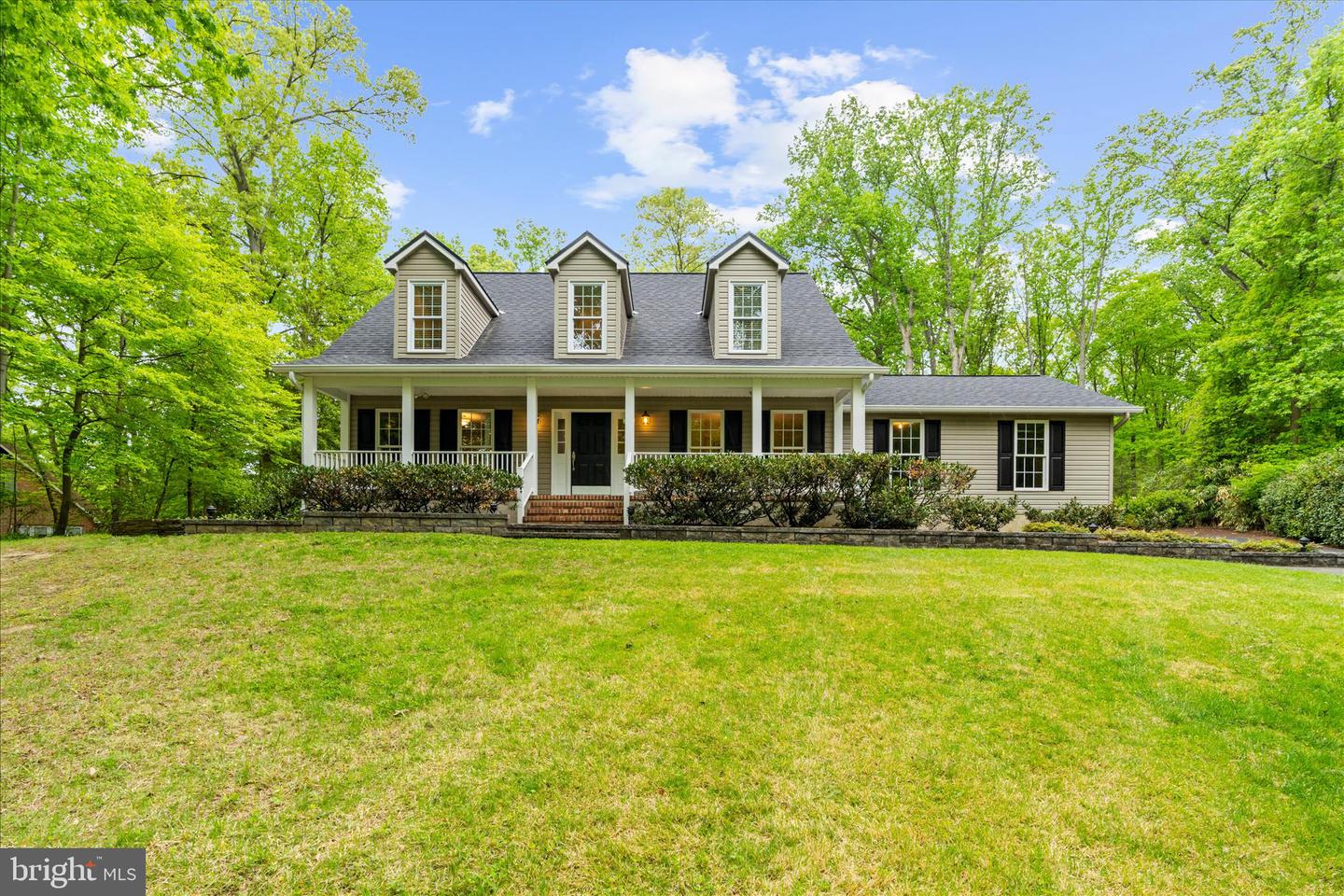 Custom-Built Davidsonville Retreat on Peaceful Cul-De-Sac