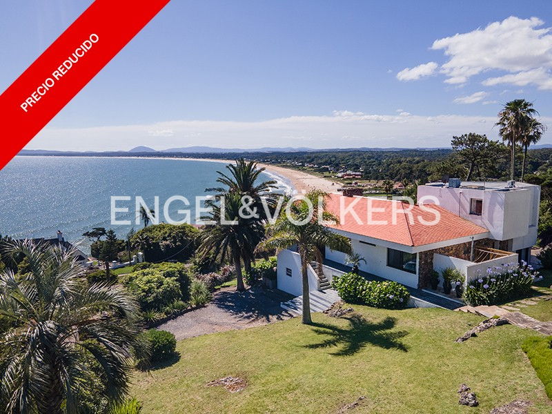 House with spectacular views in Punta Ballena