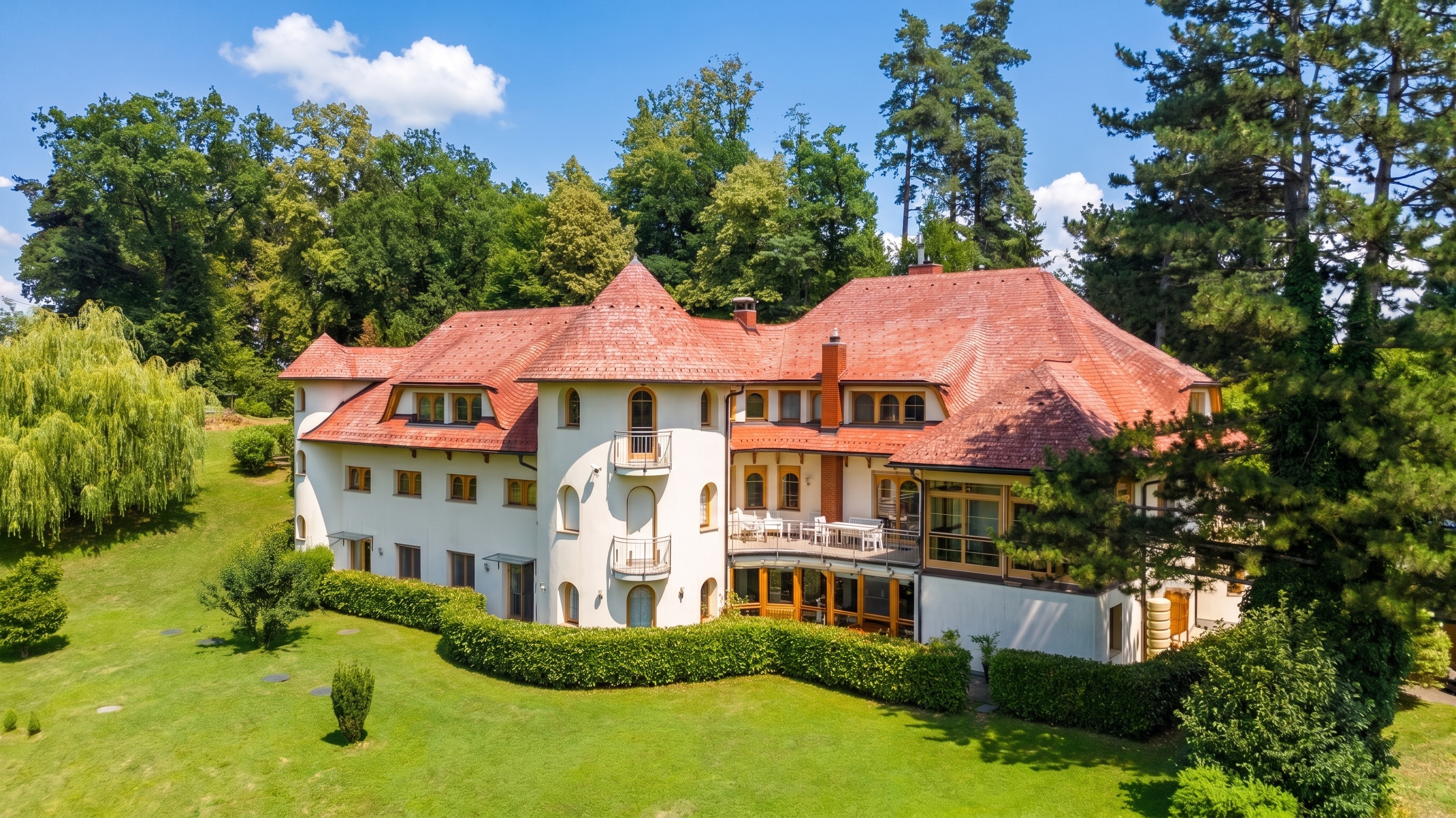 – Herrschaftliches Anwesen in Panoramalage –                                                              Großzügiges Wohnen nahe Graz