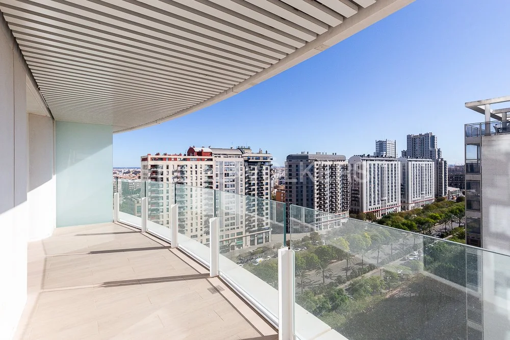 Property with impressive views in torre Ikon