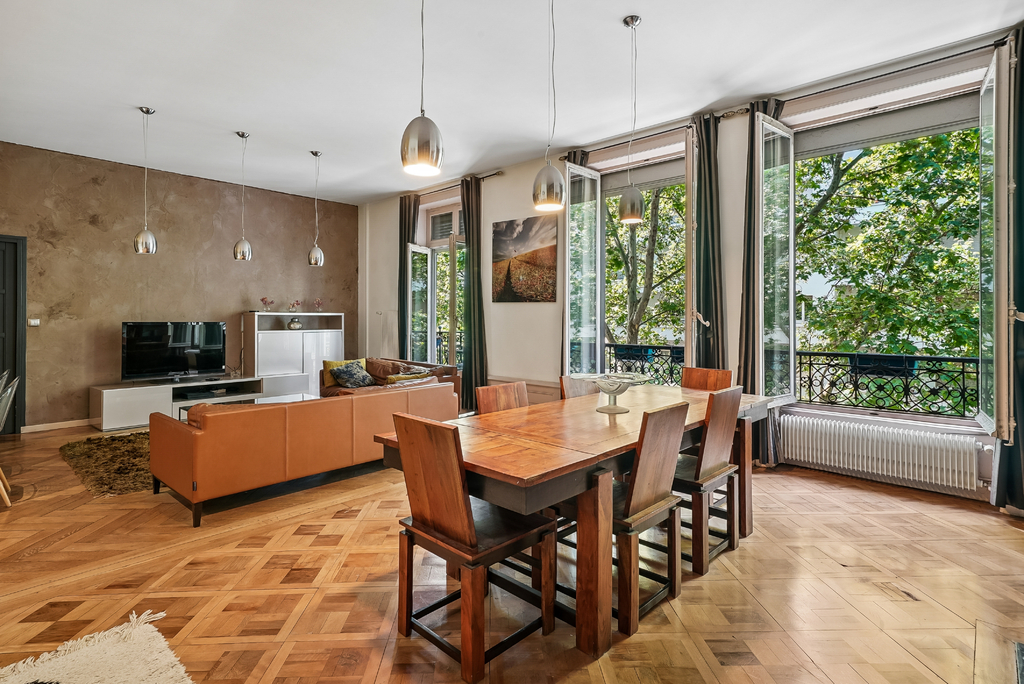 Everyday elegance and comfort: a luxury apartment with refined amenities
