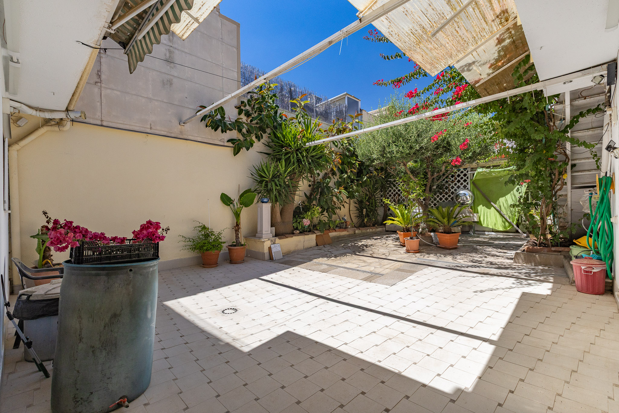 Single-family home in Vallparadis, near the city center