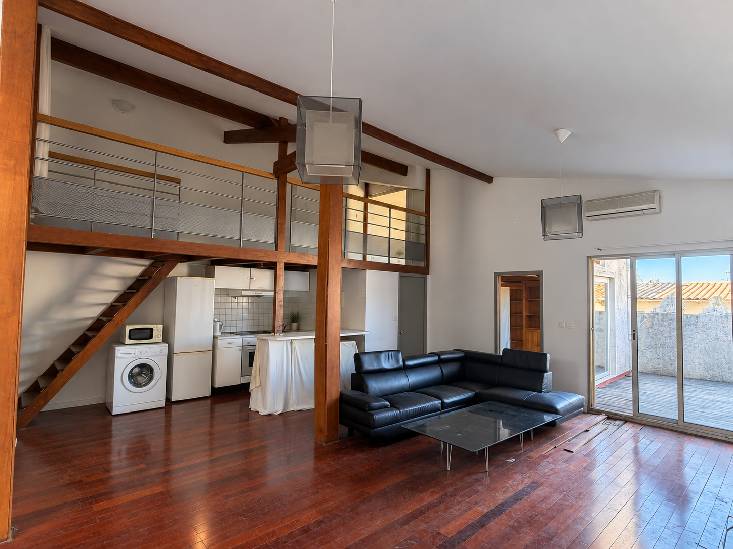 Loft to renovate in the Golden Triangle – with elevator