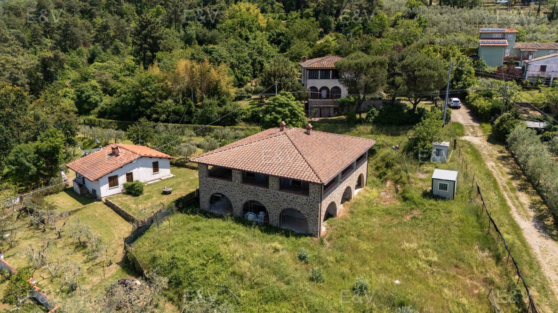 Panoramic unfinished villa in Caspri