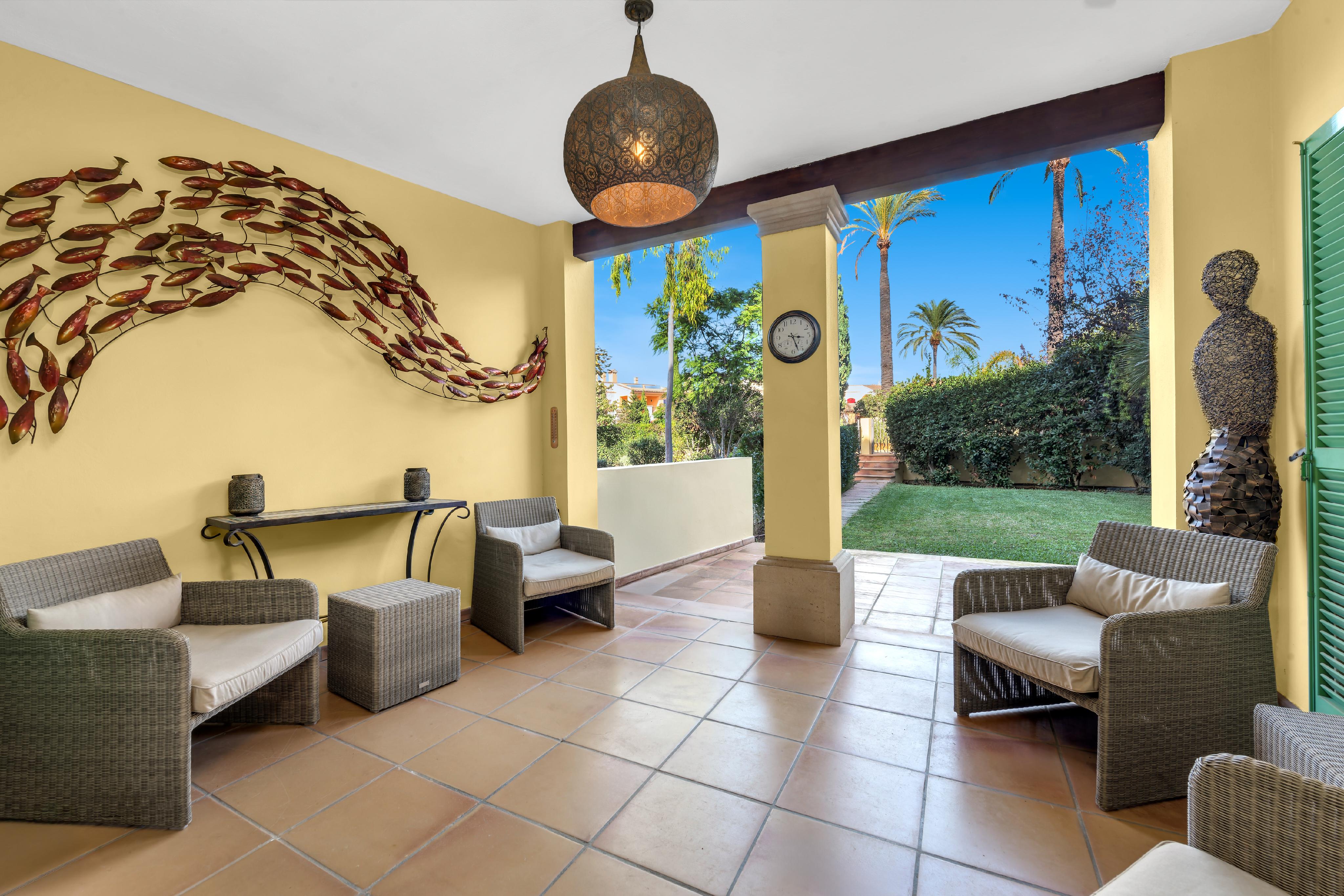 Beautiful and spacious garden apartment in sought after community in Bendinat