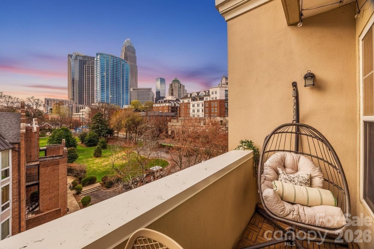 Move-In Ready with Stunning Uptown Views