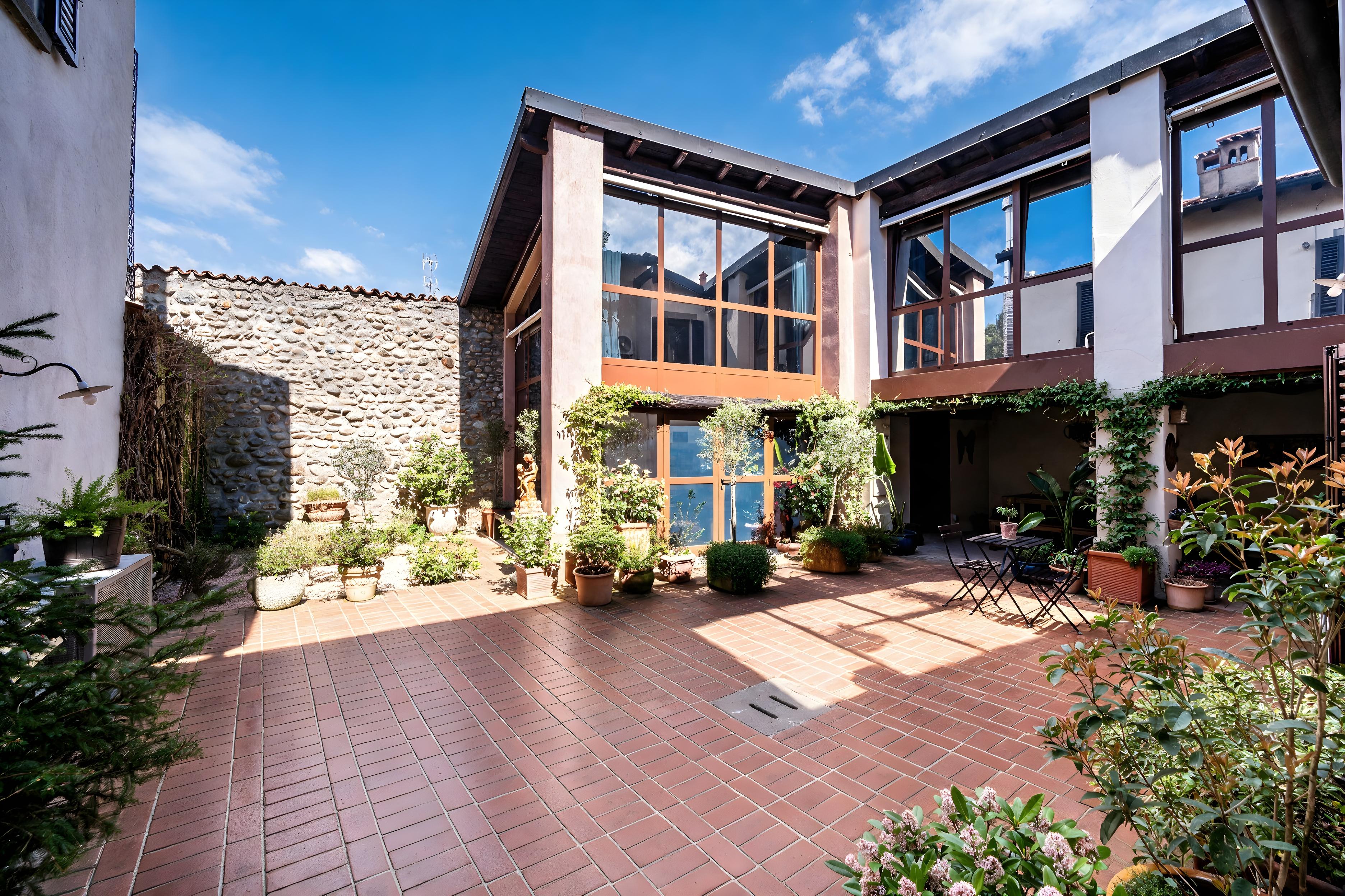 Charm and privacy in an ancient noble residence