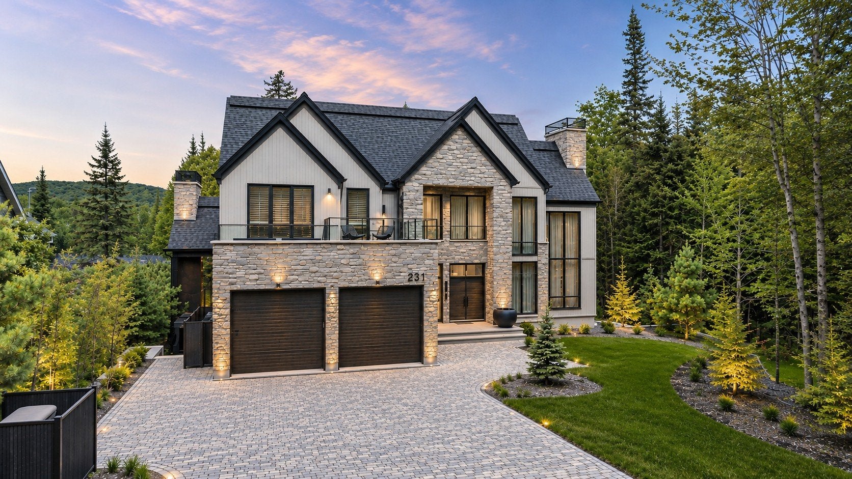 A spectacular natural setting between lake and mountains.