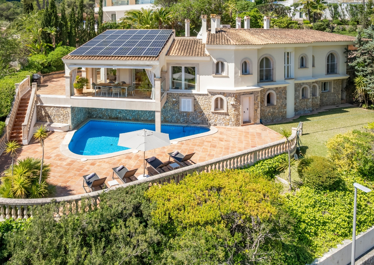 Timeless golf villa with separate guest house and state-of-the-art energy efficiency