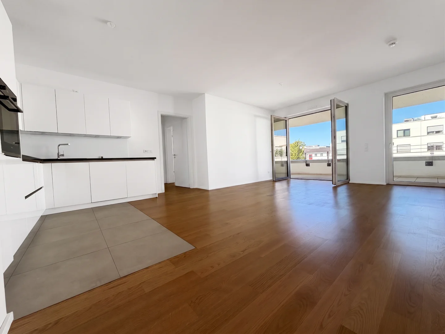 Hochwertige 3-Zimmer-Neubauwohnung mit Küche & Stellplatz fußläufig zum Maternusplatz - Photo 1