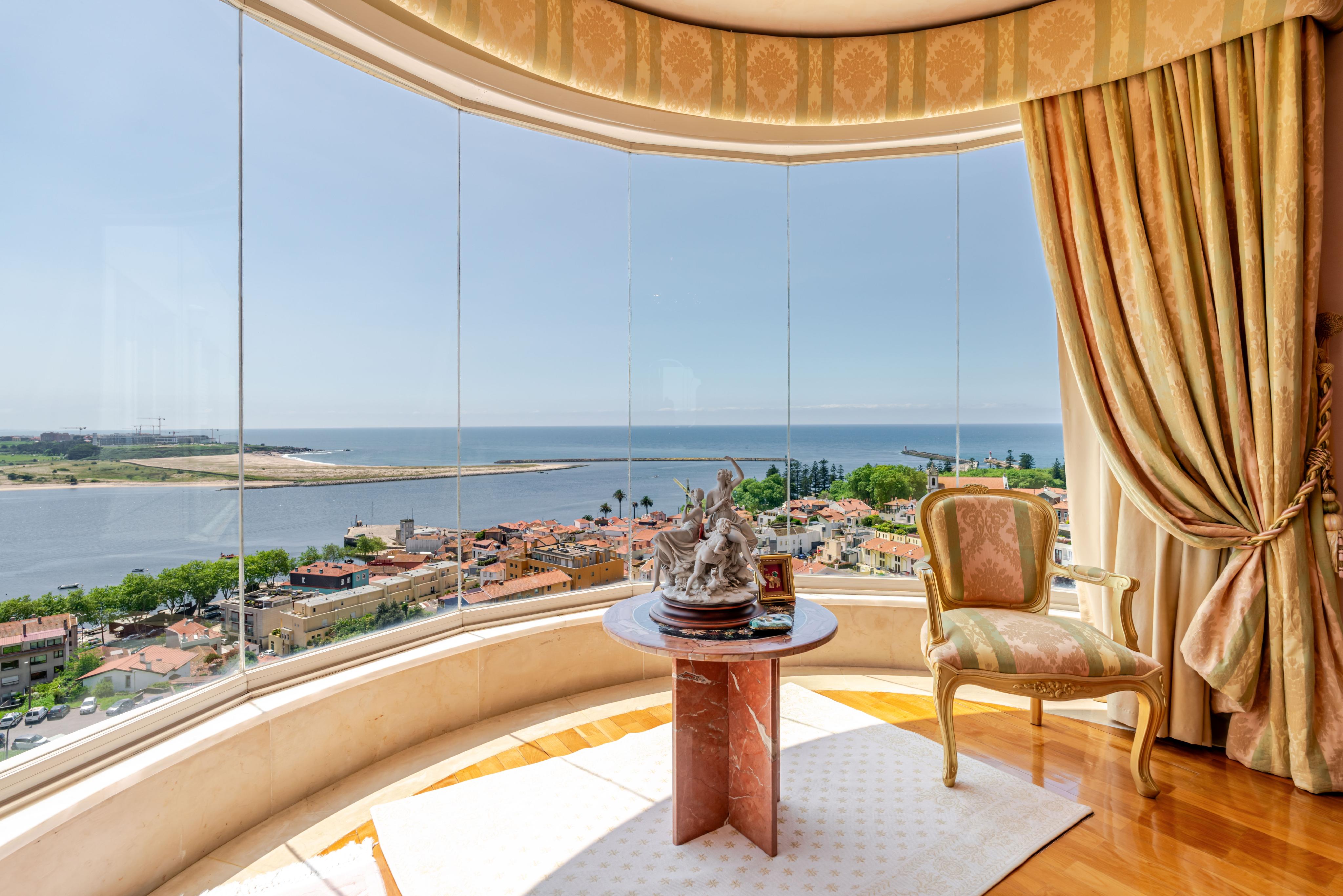 6 Bedroom Apartment in Foz Velha