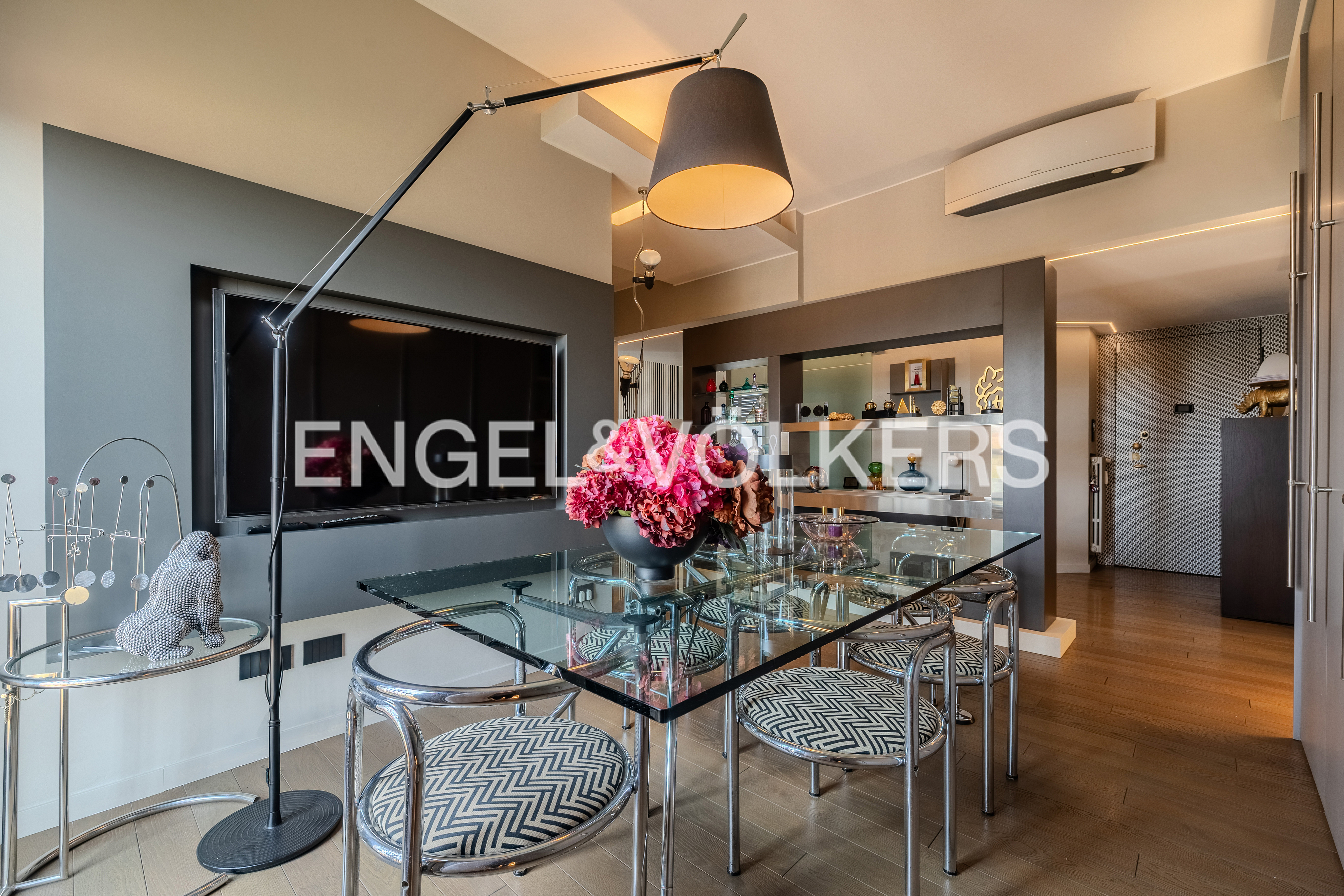 An icon of Milanese architecture: 190 sqm designed by Caccia Dominioni in Lorenteggio
