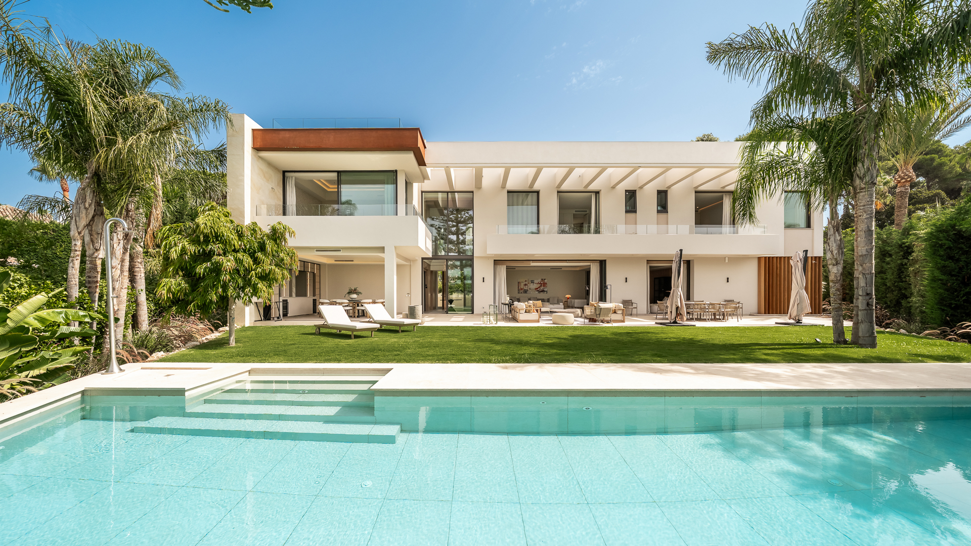 Luxuriöse, neu erbaute Villa mit Meerblick in Los Monteros