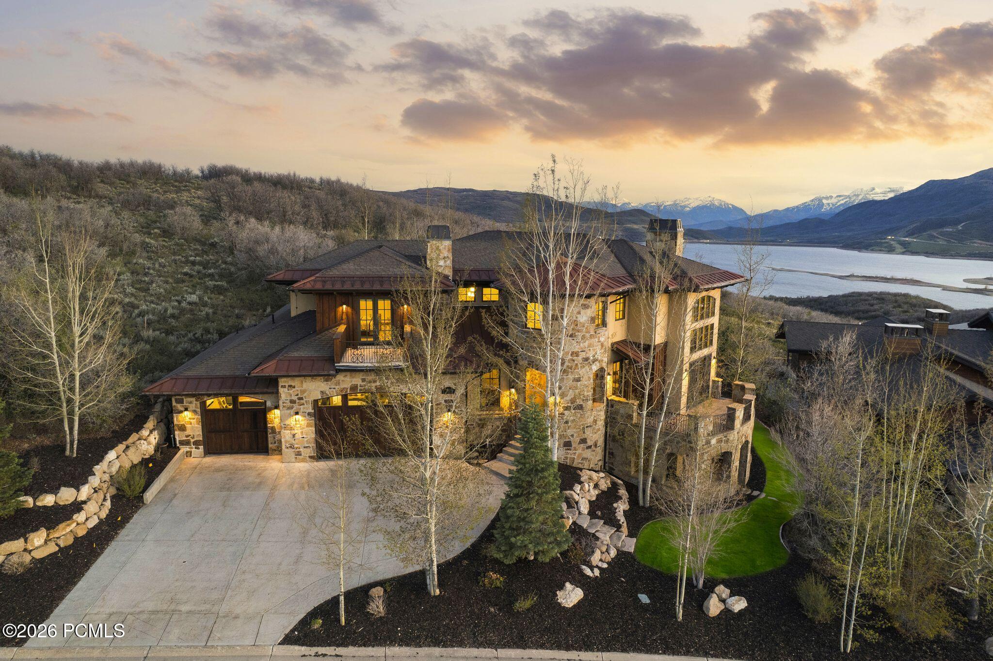 Hideout Canyon’s Premier Villa with Panoramic Views