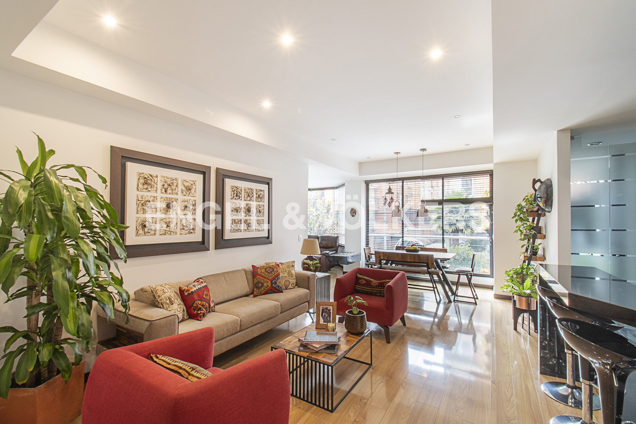 Apartamento con balcón y vista verde para venta en Santa Bárbara