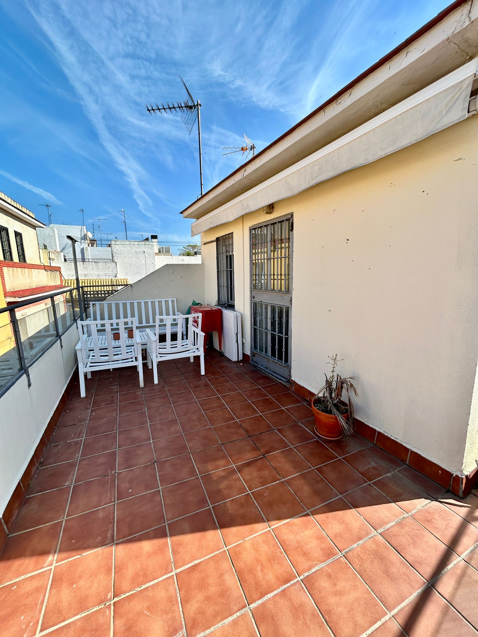 Casa singular con garaje y terraza privada en el corazón del centro histórico de Sevilla