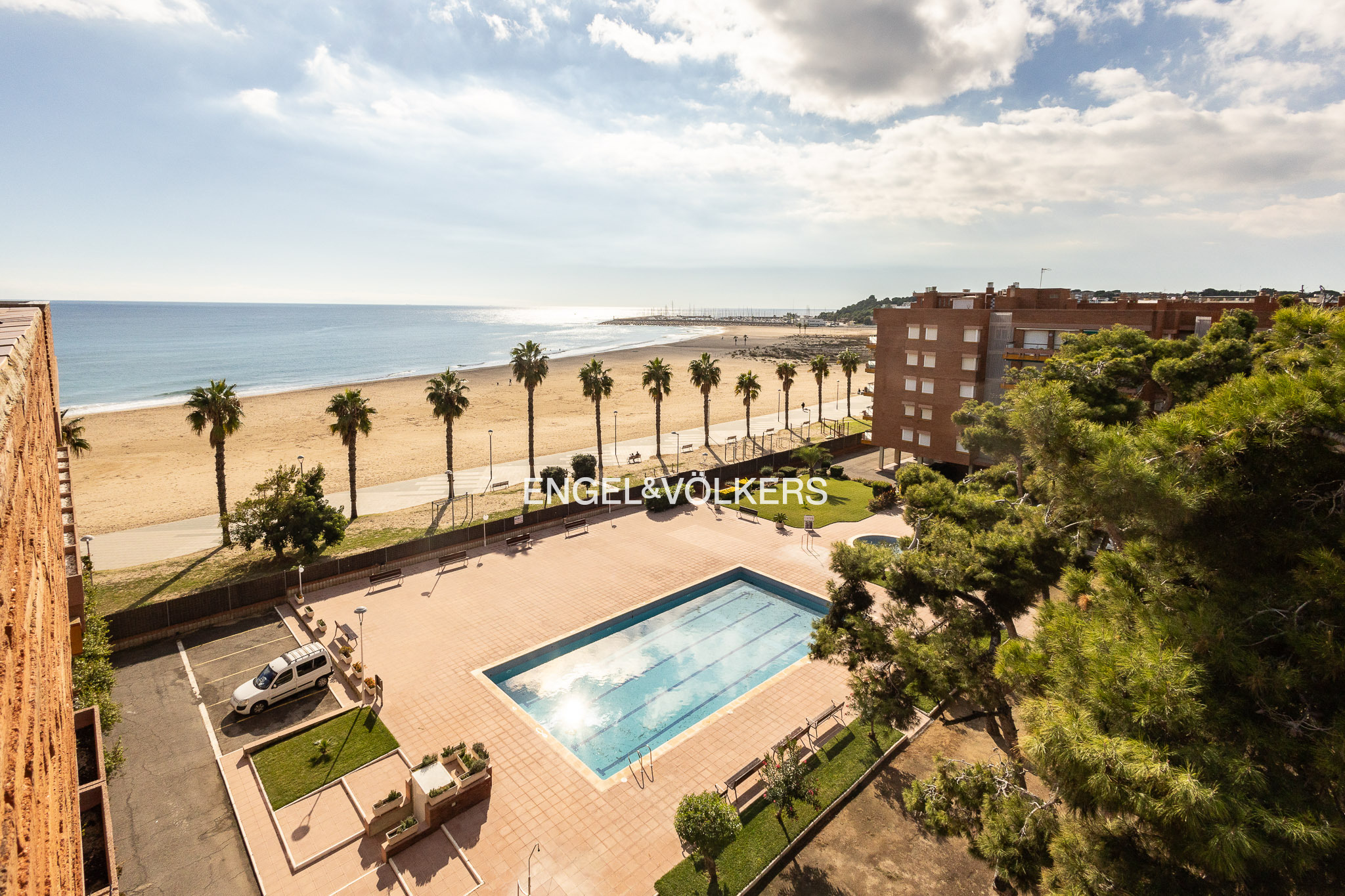 Spectacular penthouse with sea views and solarium