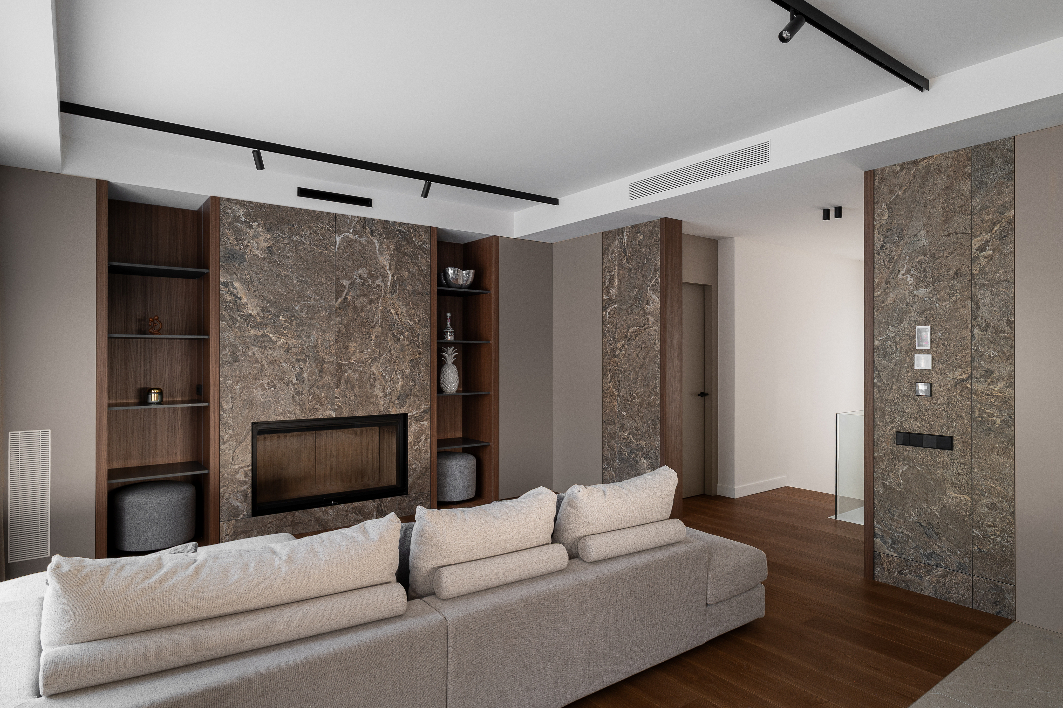 Discover contemporary luxury in Sant Pere de Ribes: new 317 m² home with 4 suites, pool, garden, terrace, and underground garage for 2, 10 min from Sitges and near Barcelona.