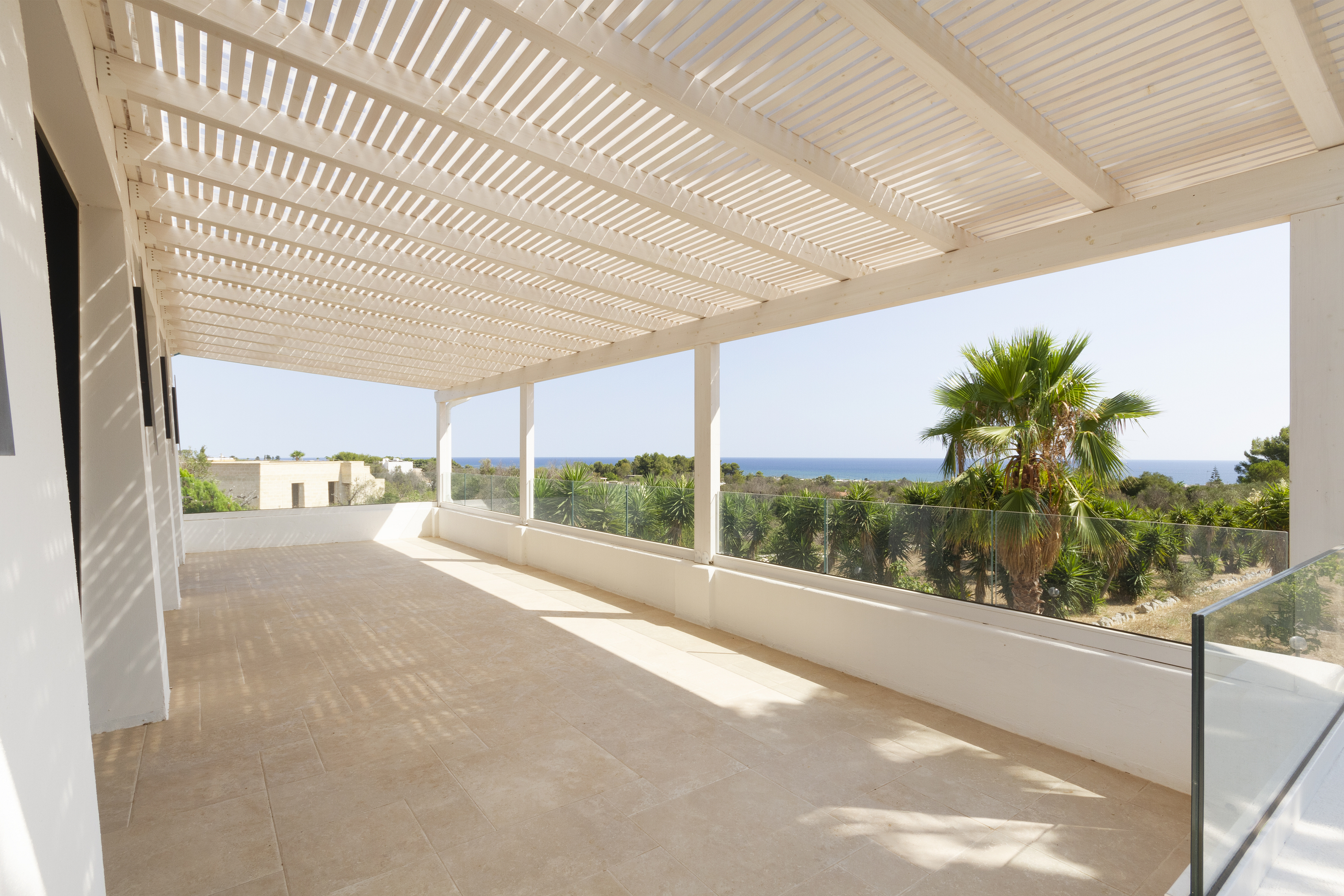 Beautifully renovated sea-view villa