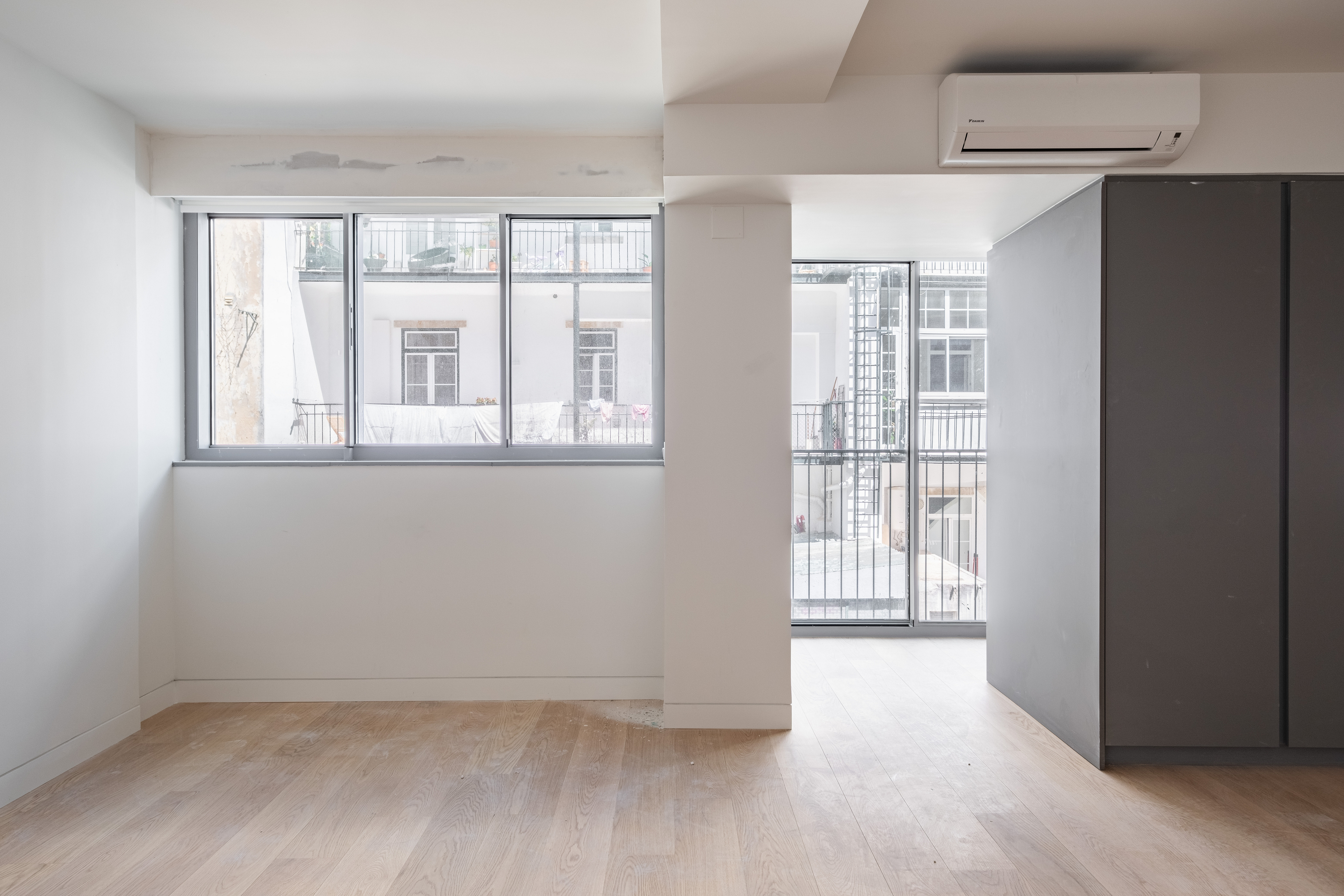 Luxury Urban Refuge: 2+1 bedroom flat on Avenida Infante Santo
