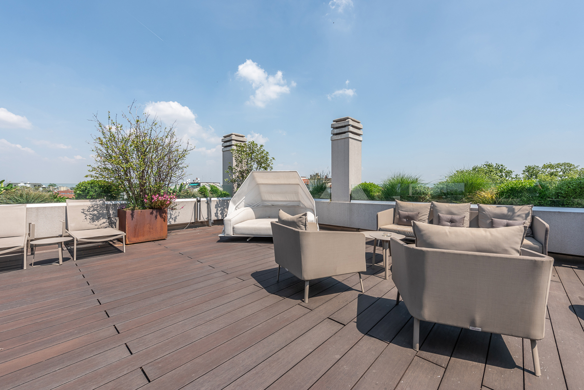 Prestigious 275-sq-m apartment in the renowned Pomaseiuno complex