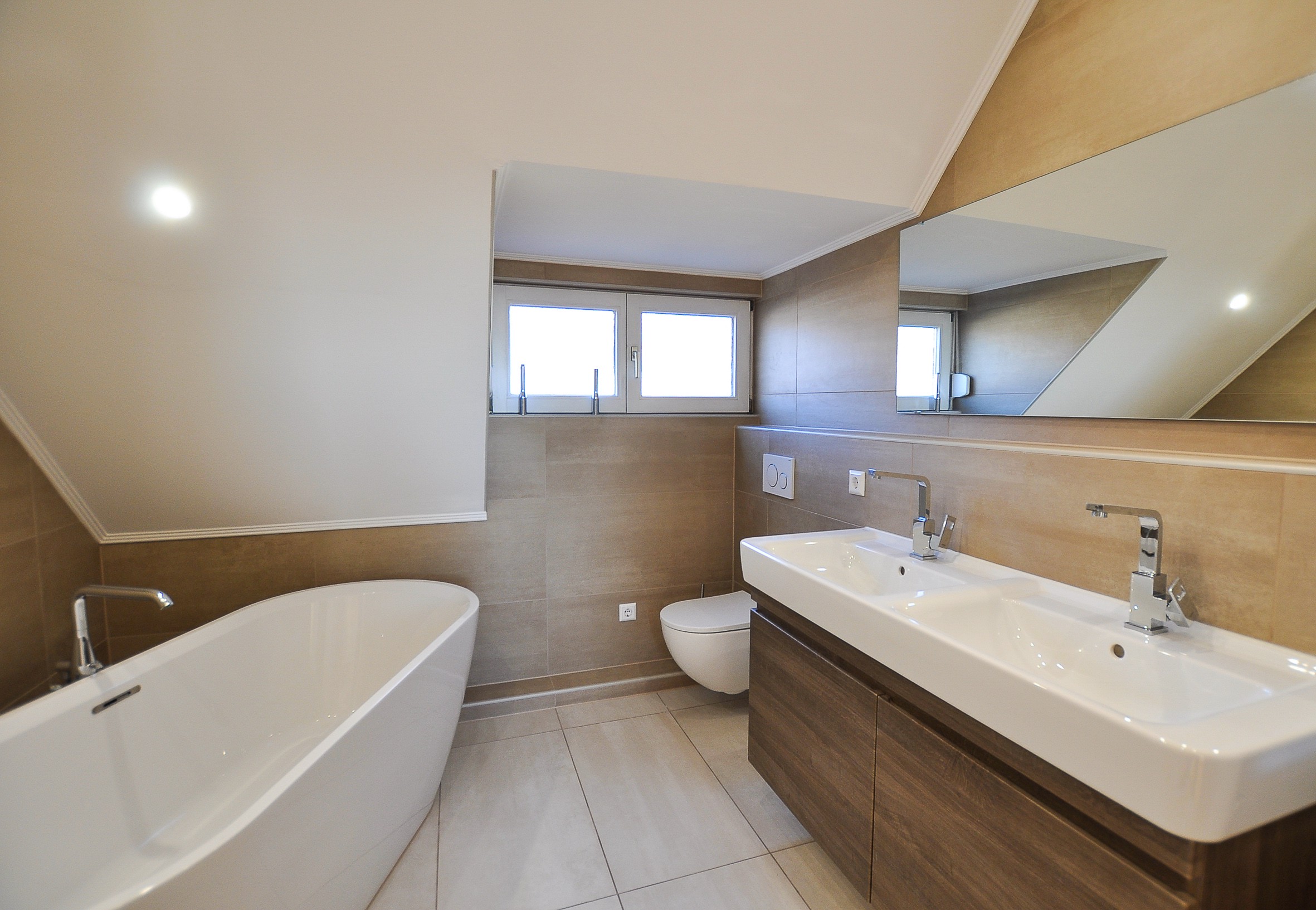 Renovierte Maisonette-Wohnung in Stuttgart-Stammheim – bezugsfrei