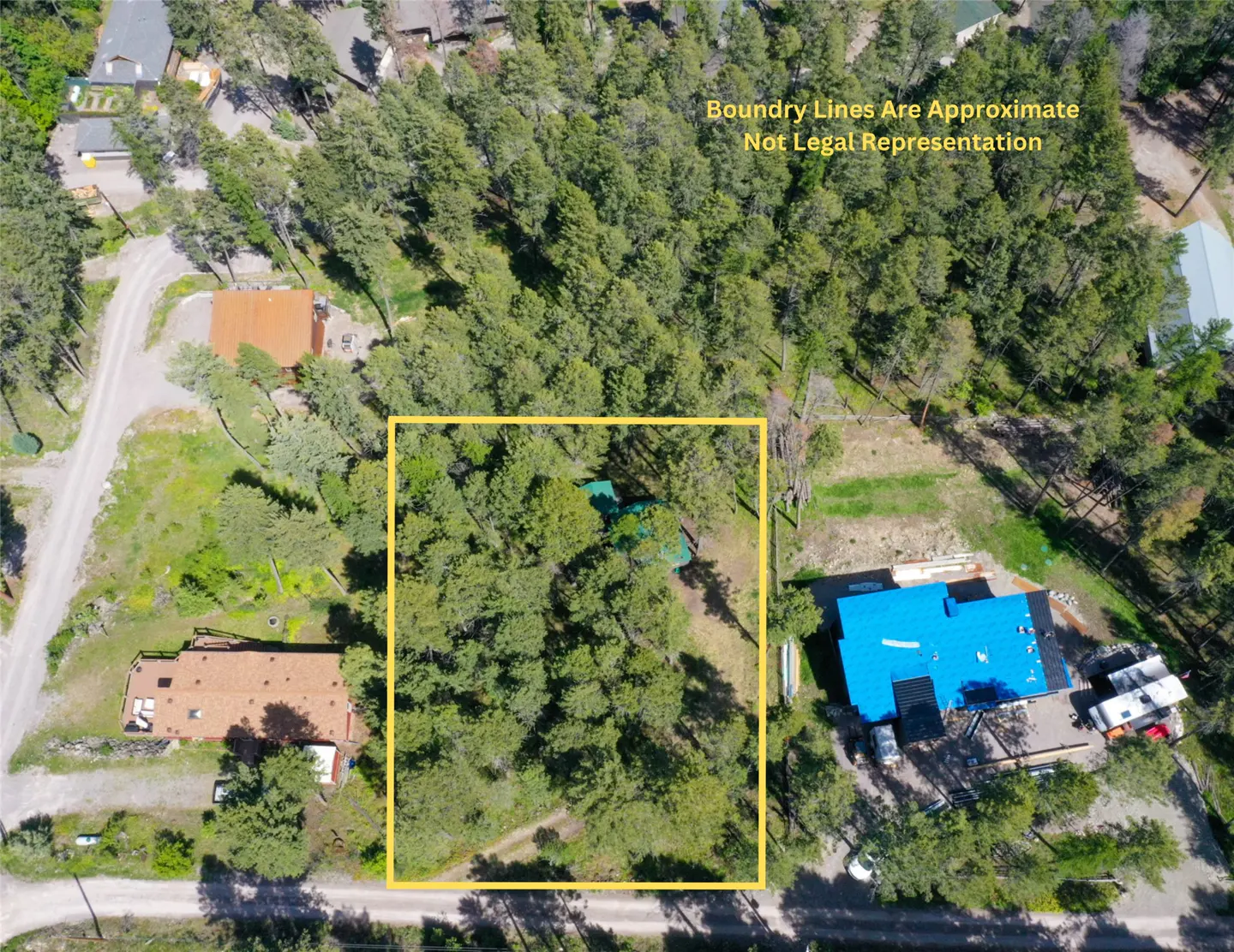 Aerial view of a wooded property outlined in yellow, surrounded by houses and trees.