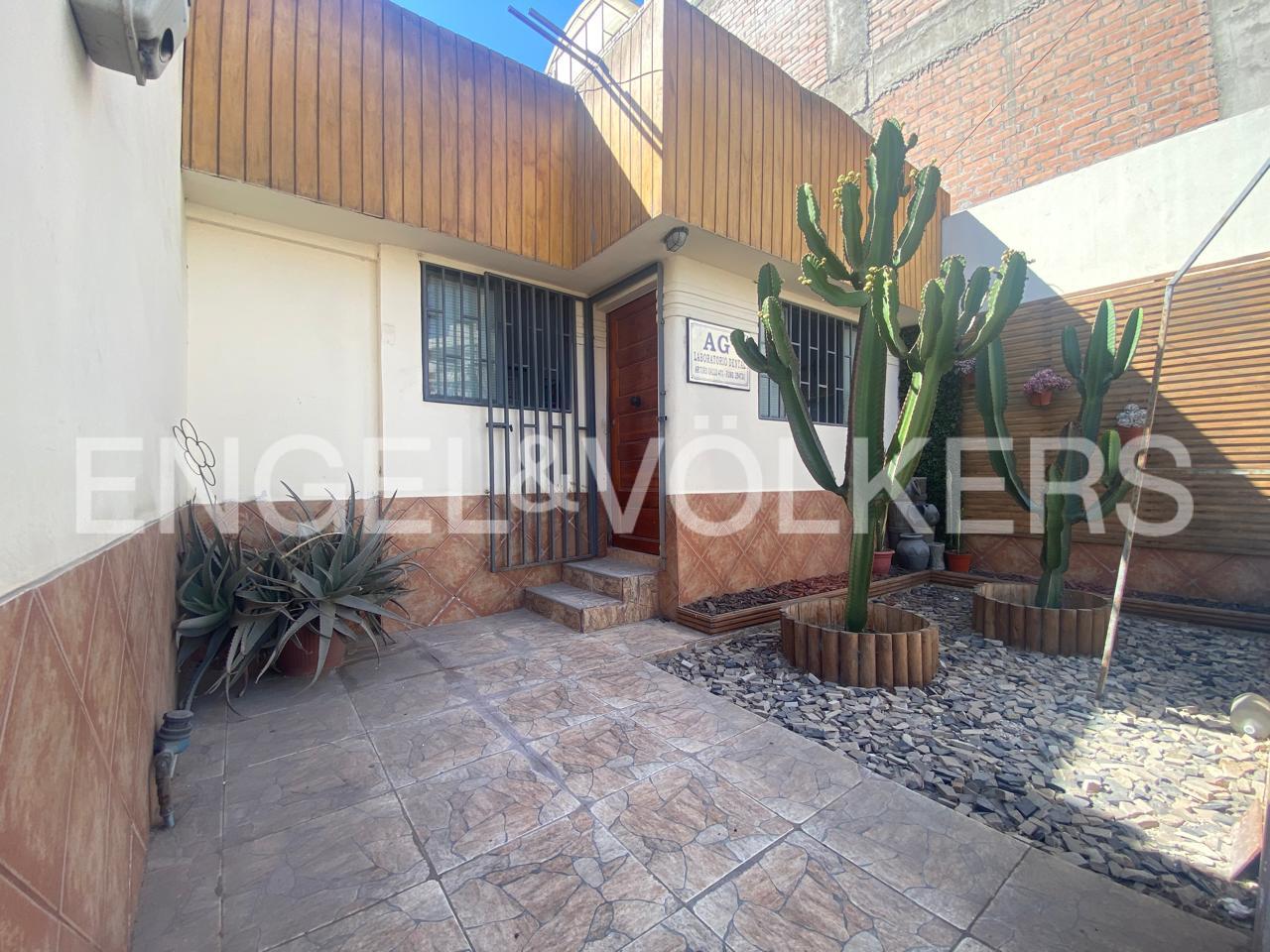 PROPIEDAD COMERCIAL A PASOS DEL HOSPITAL DR. JUAN NOE