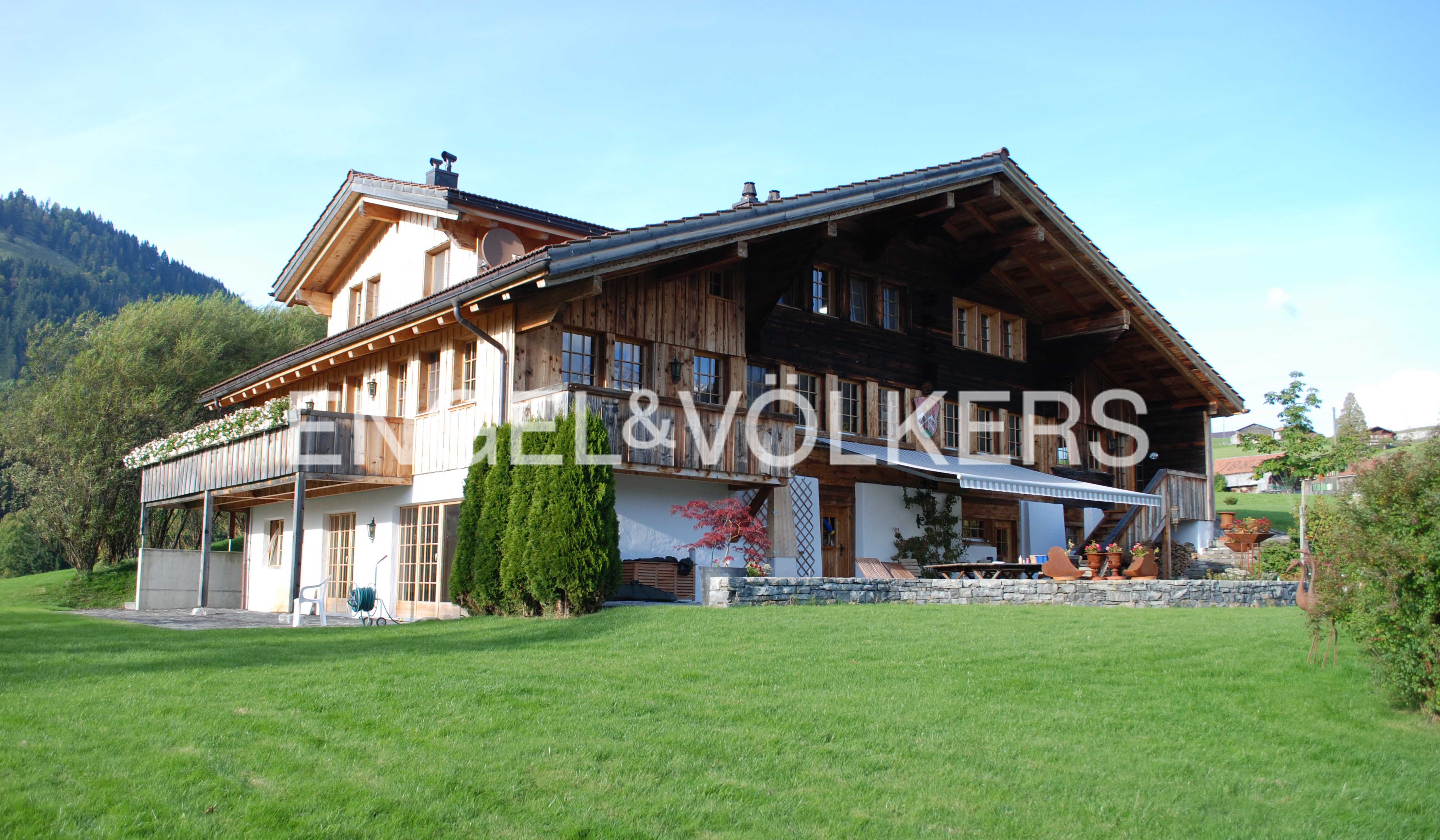Traditional Chalet on the Hills of Saanen