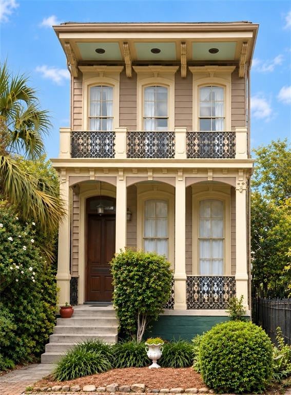 Lower Garden District Condo Near Coliseum Sq Park