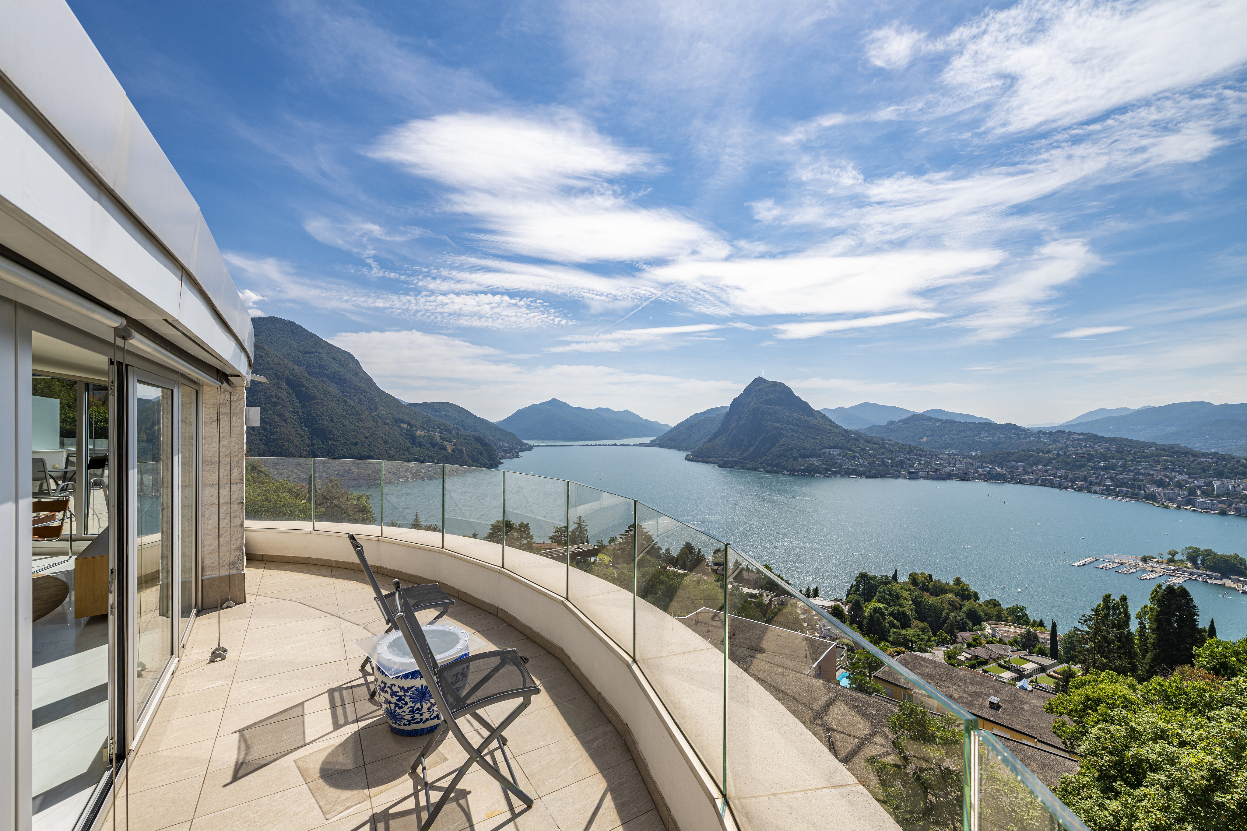 Exclusive duplex with a unique lake view