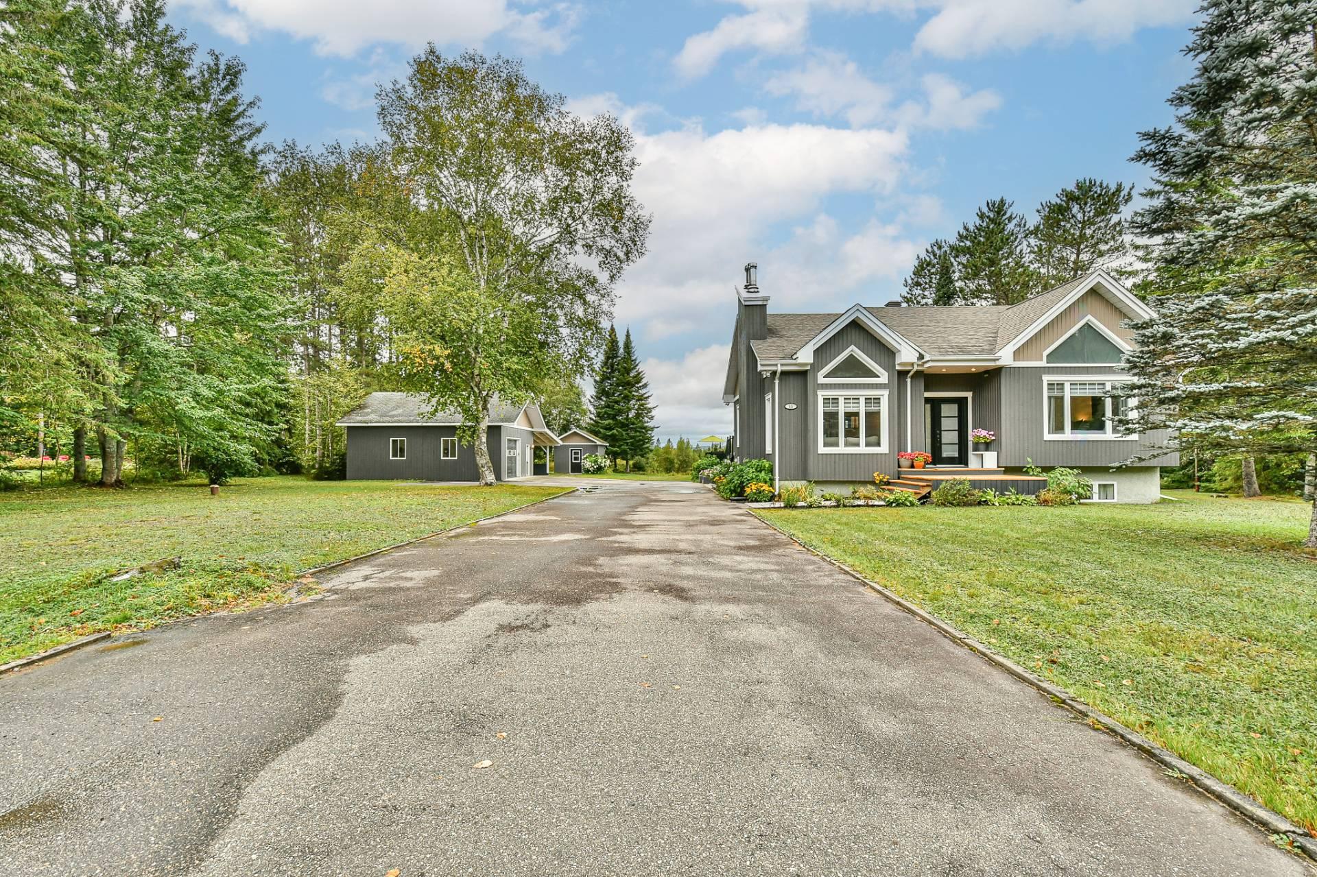 Luminous  Mont-Tremblant Home