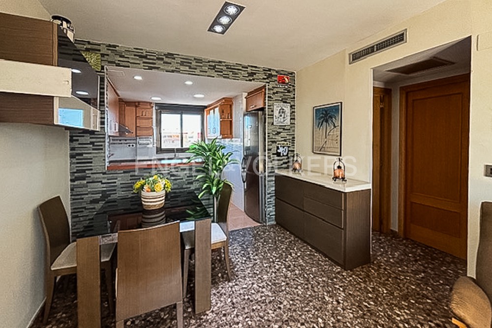 Penthouse with two terraces in Benicalap