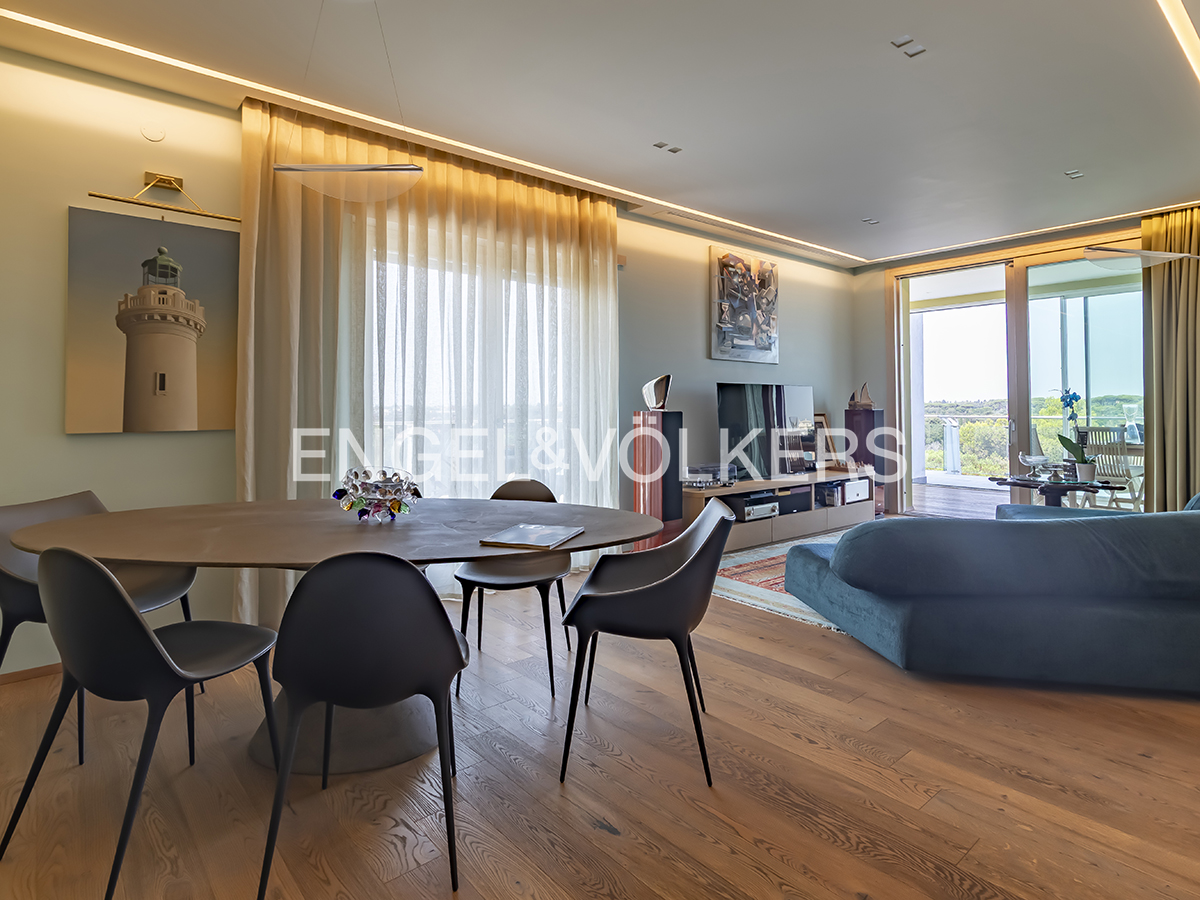 Prestigious penthouse with view of Villa Pamphili