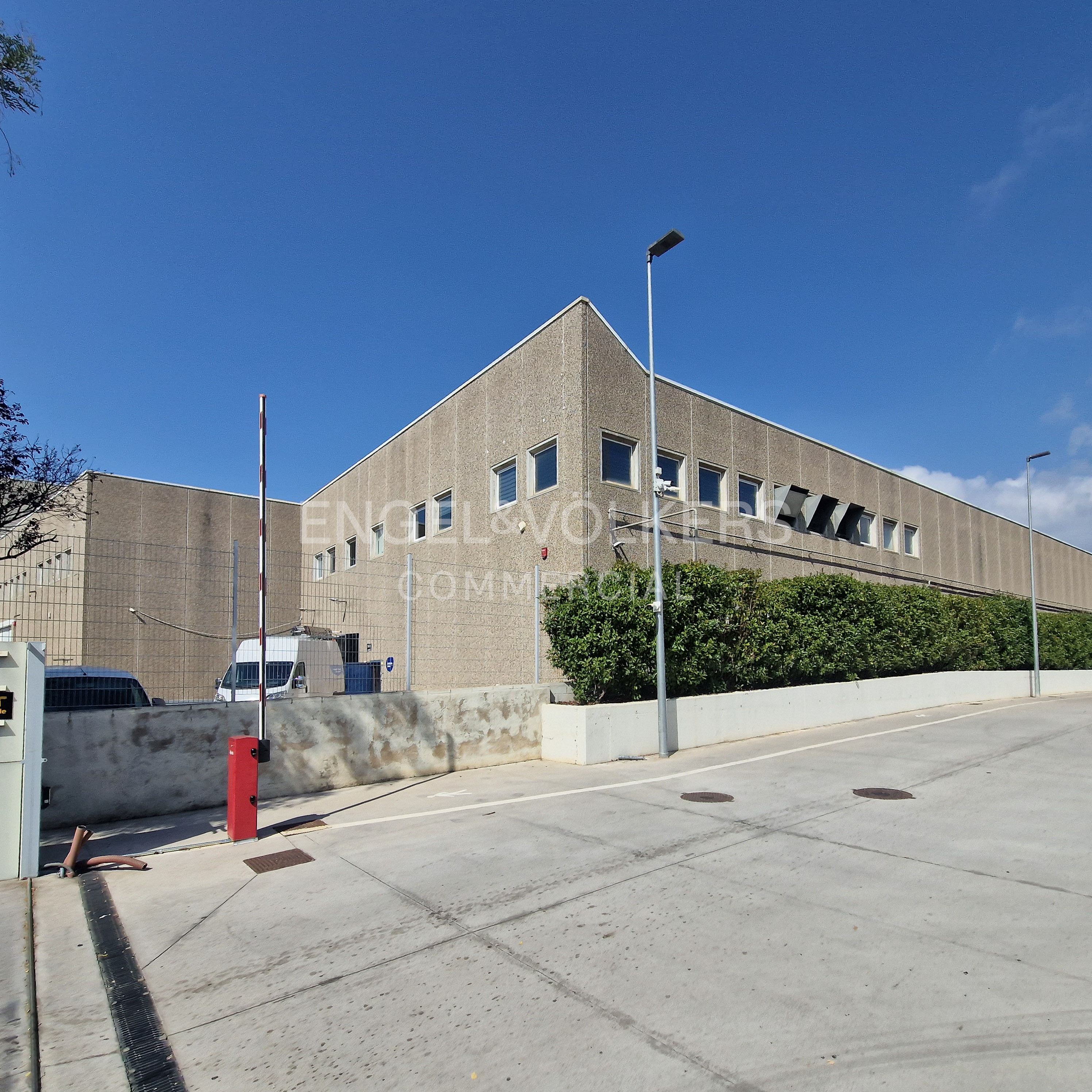 Nave logistica en Gavà