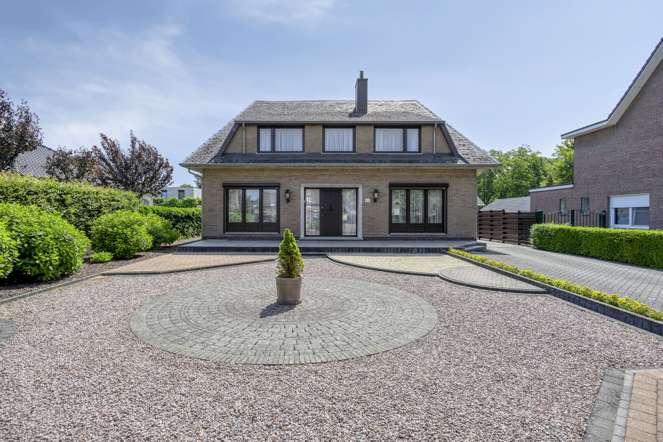 Charmante vrijstaande woning met 4 slaapkamers op een ruim perceel nabij Maaseik