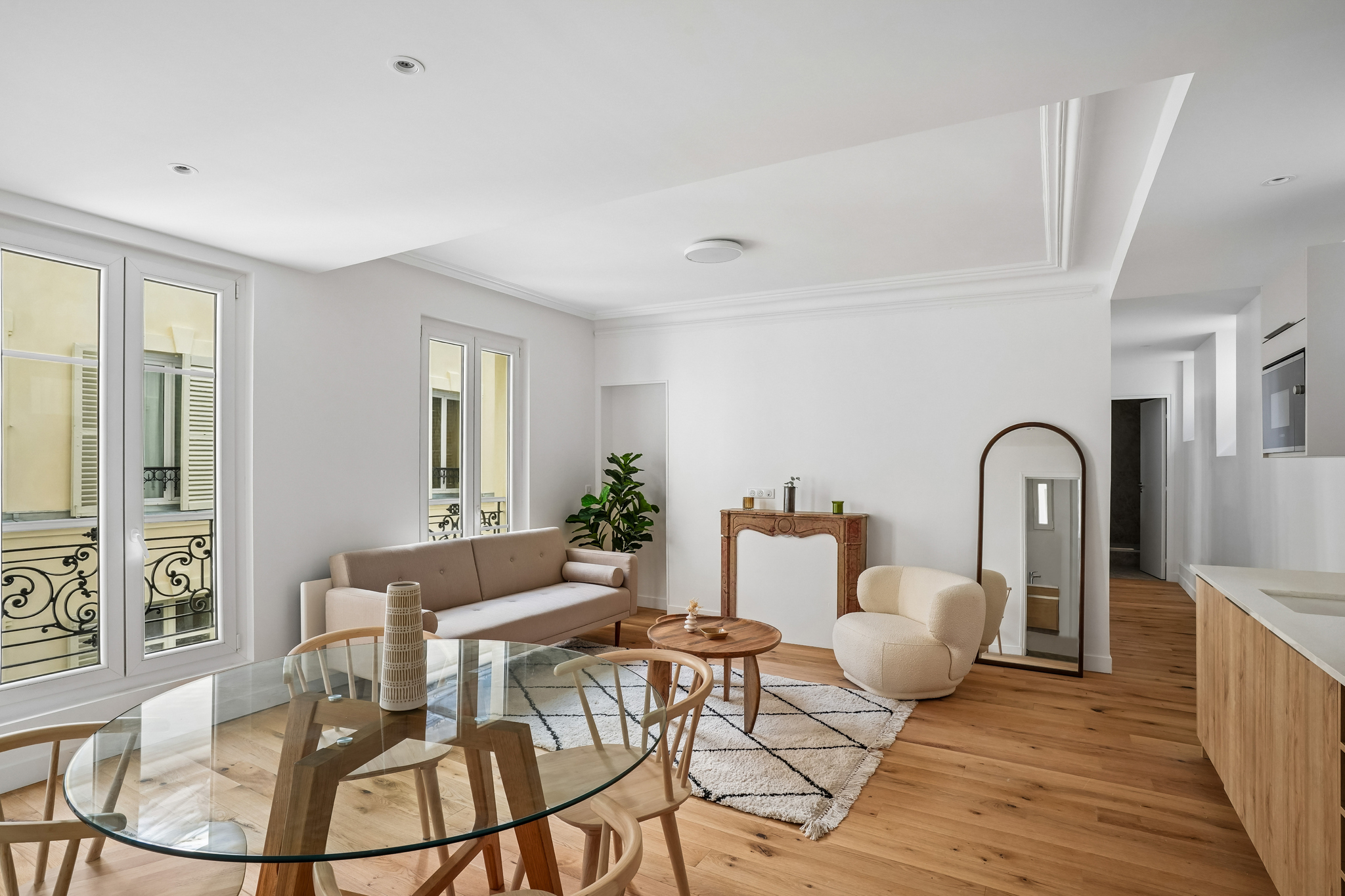Paris 18th – Montmartre / Abbesses – Elegant 2-Bedroom Apartment