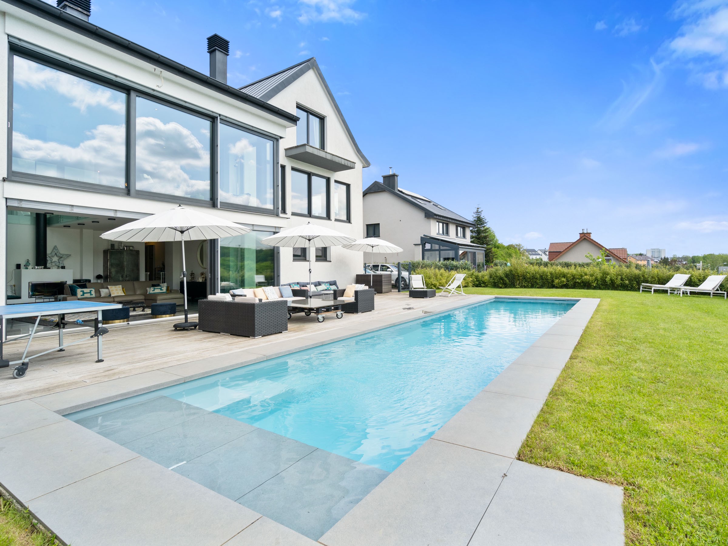 Prestigious villa with swimmingpool in Ehlange