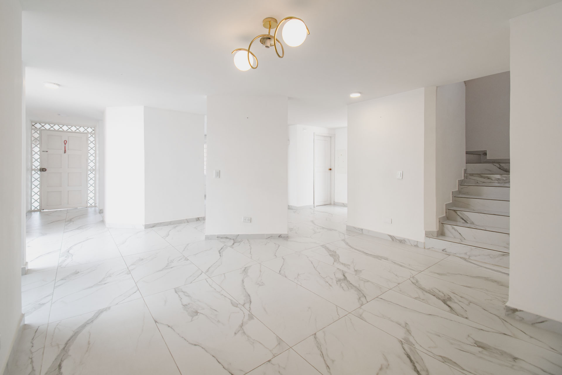 Casa remodelada para venta en Malibú , La Alhambra