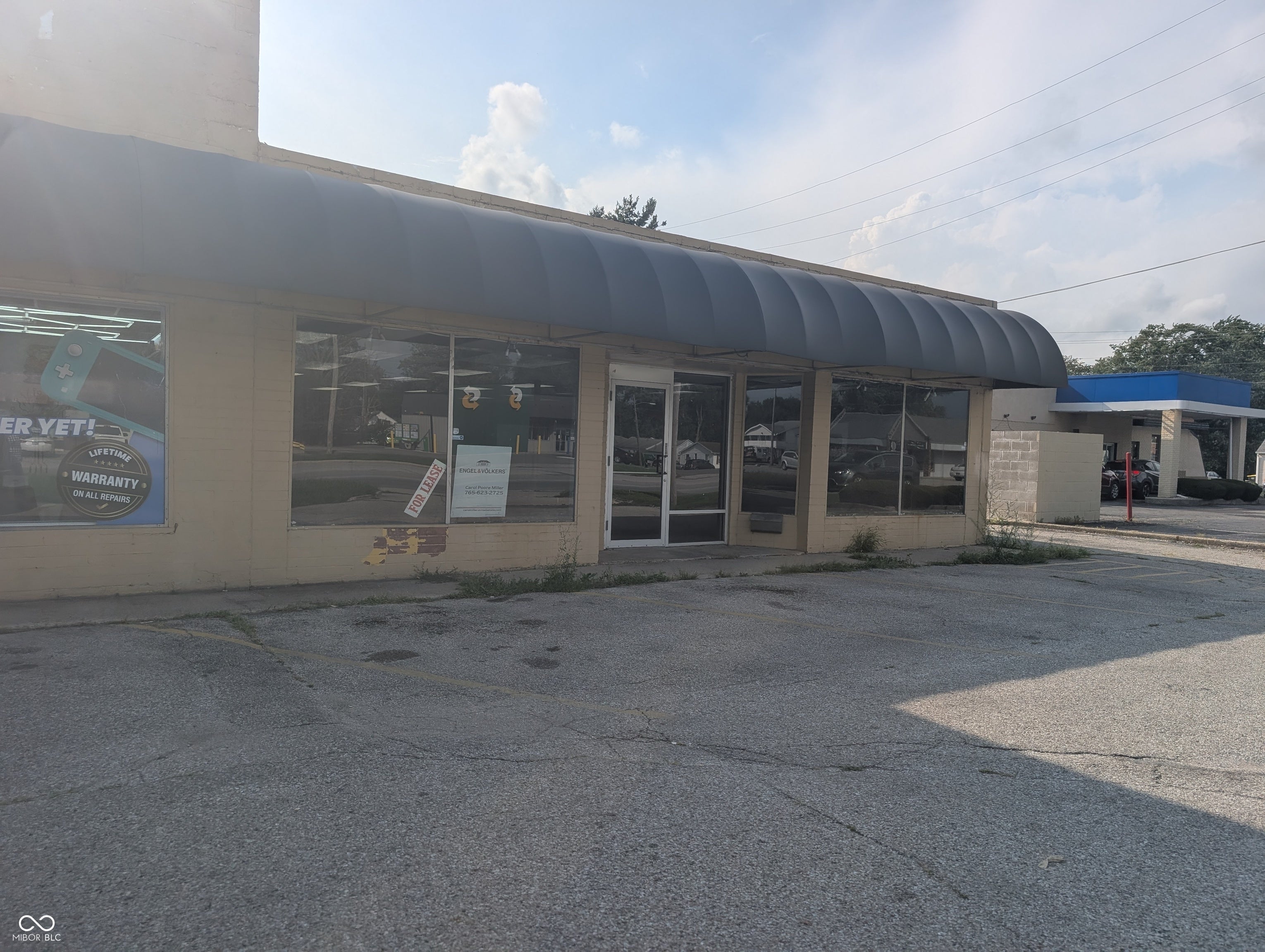 Ideal Commercial Space with Exceptional Visibility