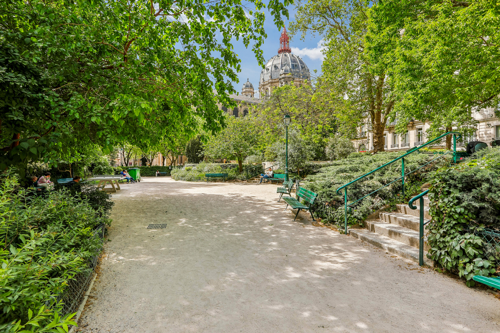 Paris VIII - Appartement 3 pièces avec vue jardin - Saint-Augustin - Saint-Lazare