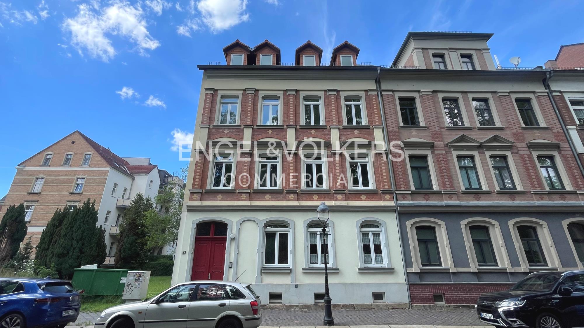 Kleines Mehrfamilienhaus mit Balkonen und attraktiver Rendite