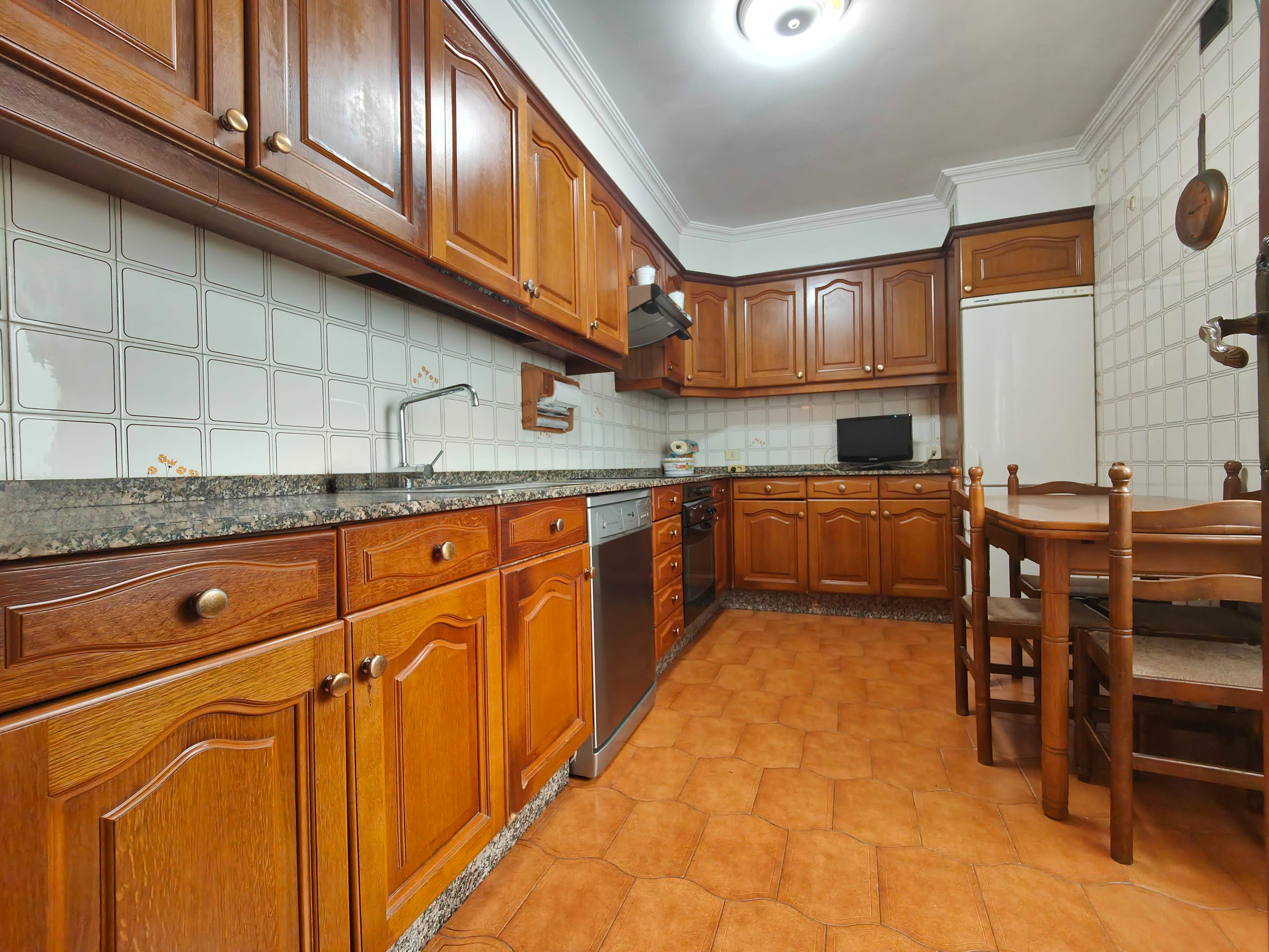 Piso de 3 dormitorios con garaje próximo al centro