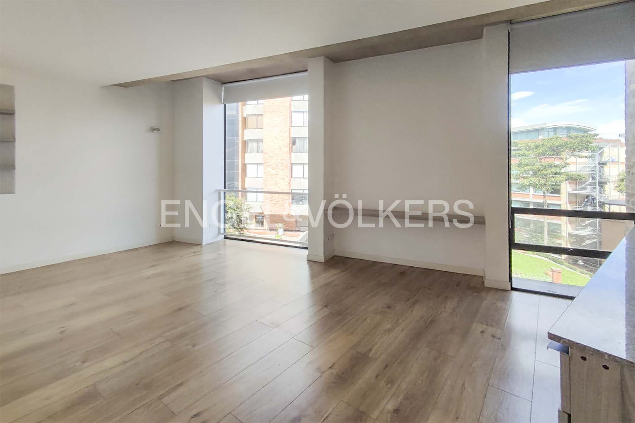 Iluminado apartamento para arriendo en Chapinero Alto