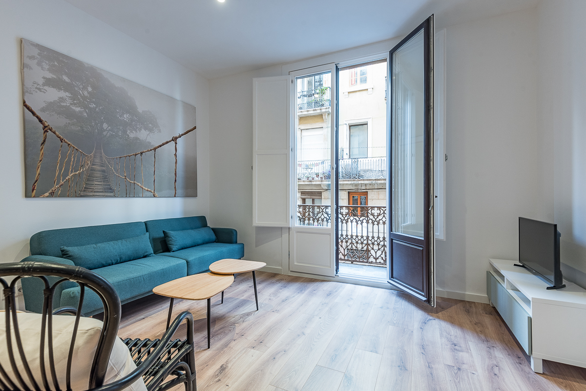 Spacious 2-bedroom apartment next to Ciutadella